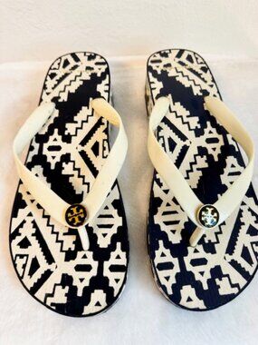 Tory Burch Platform Thong Sandals Size 9 Black White Geometric Print Gold Logo